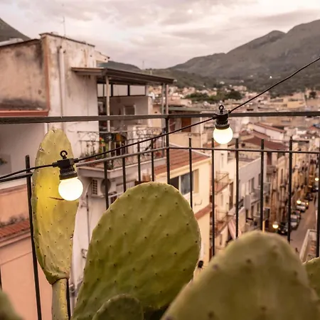 Sarmento Balcony カリーニ